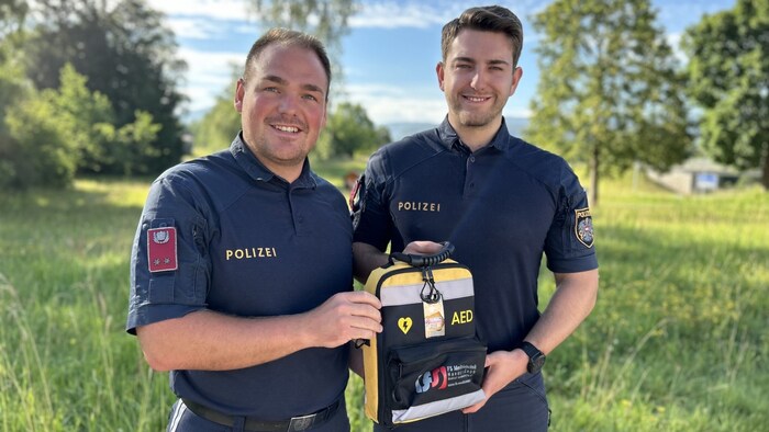 Heroes of the day: Markus A. and Christoph M. from the Seewalchen highway patrol
