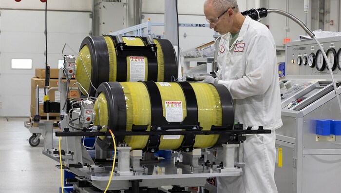Zwei Wasserstofftanks erlauben rund 400 Kilometer Reichweite.