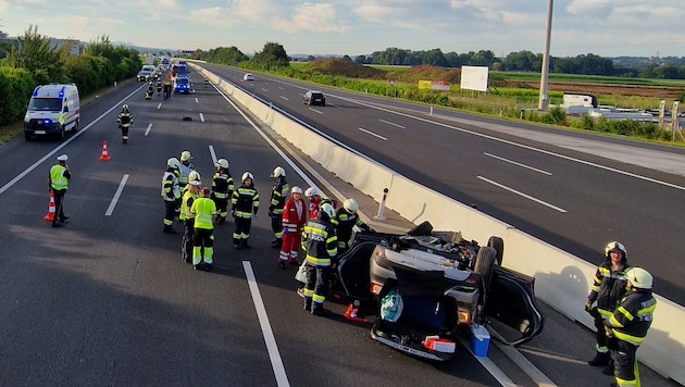 Unfall auf der Südautobahn. (Bild: Freiwillige Feuerwehr Lieboch)