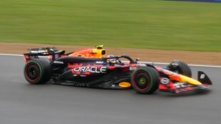 Sergio Perez startet am Sonntag von der letzten Reihe (Bild: AP ( via APA) Austria Presse Agentur/ASSOCIATED PRESS)