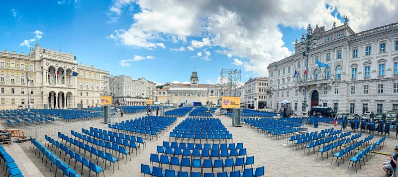 10.000 Gläubige werden auf der Piazza Unità d’Italia in Triest erwartet. (Bild: Wenzel Markus)