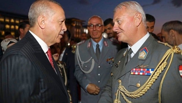 As defense attaché in Turkey, Brigadier Rapatz also met and shook hands with President Recep Tayyip Erdogan. (Bild: zVg)