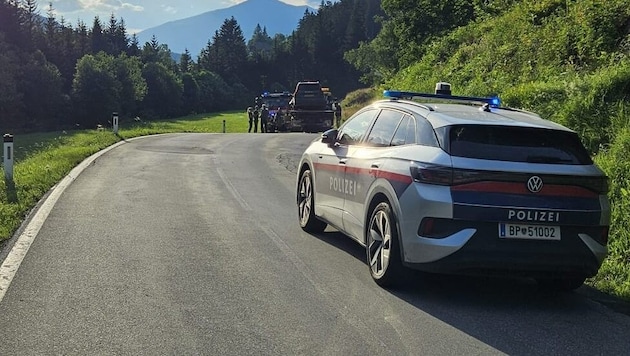 Der Zusammenstoß ereignete sich in einer Rechtskurve auf der L225. Die Rettungskräfte konnten nicht mehr helfen. (Bild: Ff Thomatal)