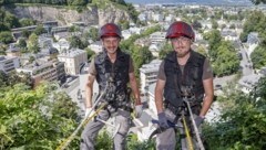 Matthias Ramsauer und Philip Lindenthaler (von links) bei ihrer außergewöhnlichen Arbeit (Bild: Tschepp Markus)