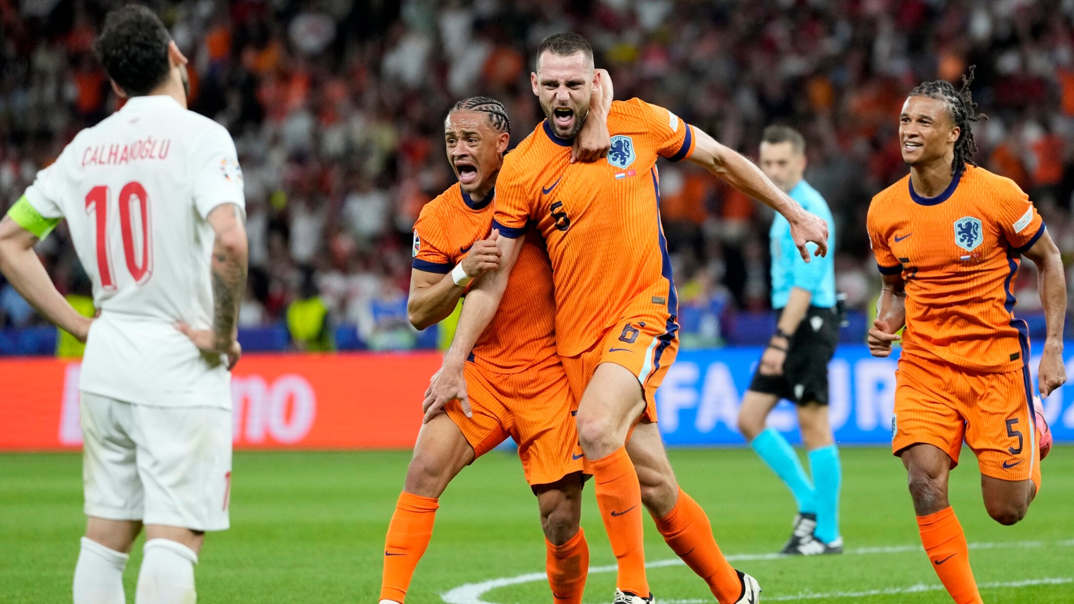 Einzug ins Halbfinale - 2:1! Niederlande bezwingen Türkei nach ...
