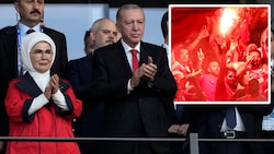 Der türkische Präsident Recep Tayyip Erdogan mit seiner Frau auf der Tribüne im Berliner Olympiastadion. (Bild: Copyright 2024 The Associated Press. All rights reserved)