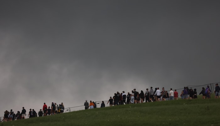 Trotz dunkler Wolken strömten am Samstag noch einmal die Massen an den Salzburgring.