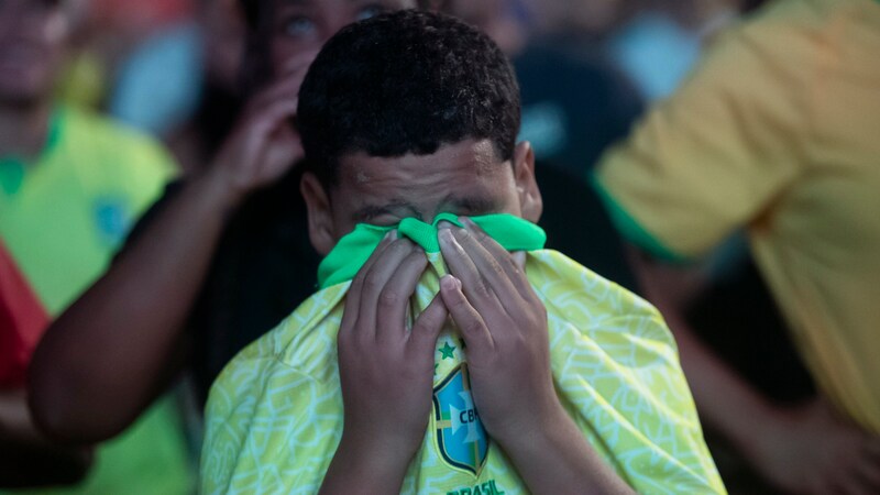 Once again, there was only a tearful farewell for the Brazilian fans. (Bild: AP ( via APA) Austria Presse Agentur/ASSOCIATED PRESS)