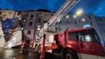 In Linz-Urfahr wurde das Dach eines Wohnhauses abgedeckt. (Bild: Berufsfeuerwehr Linz)