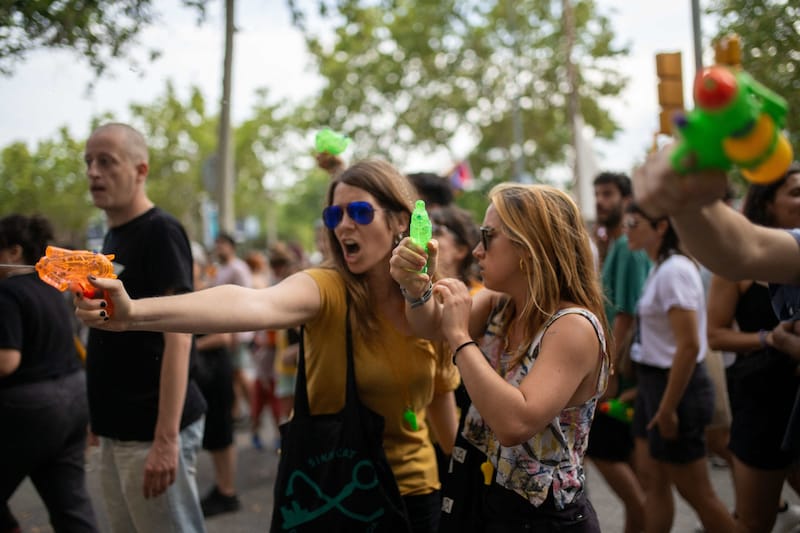 With colorful spray guns against tourists (Bild: www.viennareport.at)