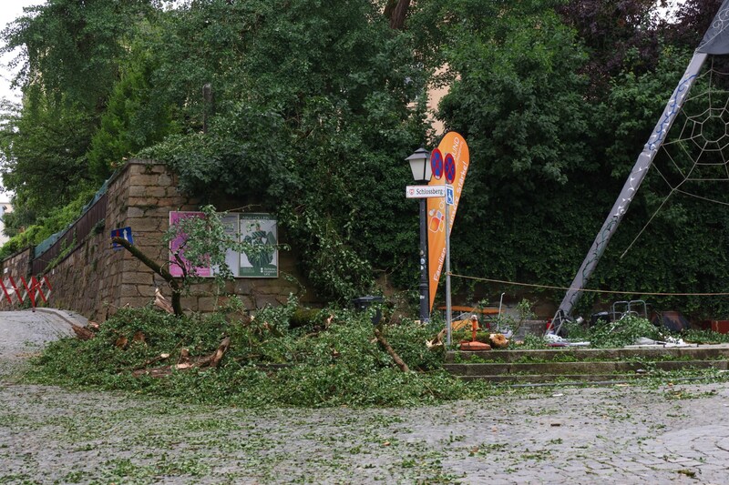 Ertesi gün Tummelplatz'daki yıkımın izleri. (Bild: laumat)