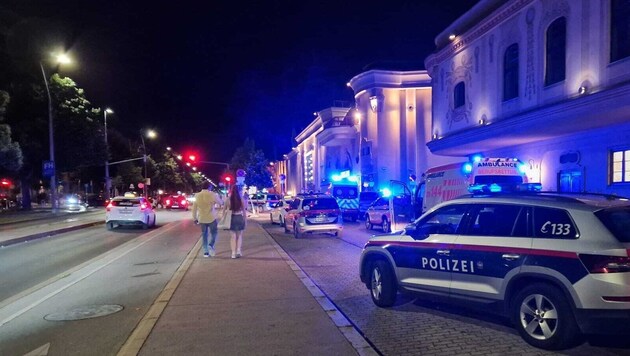 On Saturday night, the Vienna police had to intervene in a mass brawl at Vienna's Wurstelprater. Turkey had previously played against the Netherlands in the European Football Championship. (Bild: Kronen Zeitung/Steinkogler)