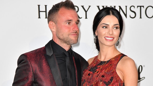 Philipp Plein und Andreea Sasu (Bild: APA/ALBERTO PIZZOLI / AFP)