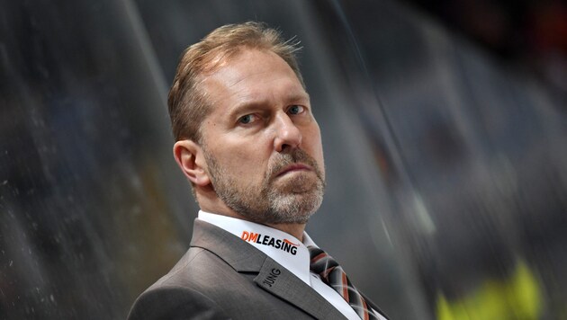 Neo-coach Tray Tuomie is delighted with the new one-man center! (Bild: GEPA pictures)