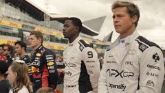 Brad Pitt im Rennanzug im ersten Teaser-Trailer für den Film „F1“. (Bild: Apple TV)