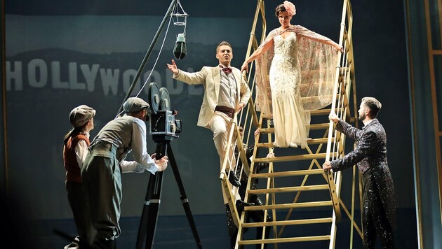 Julia Koci, Maximilian Mayer (stairs) in the Hollywood fairy tale (Bild: Hörmandinger Reinhard)