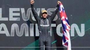 Lewis Hamilton gewinnt in Silverstone. (Bild: AP/Luca Bruno)