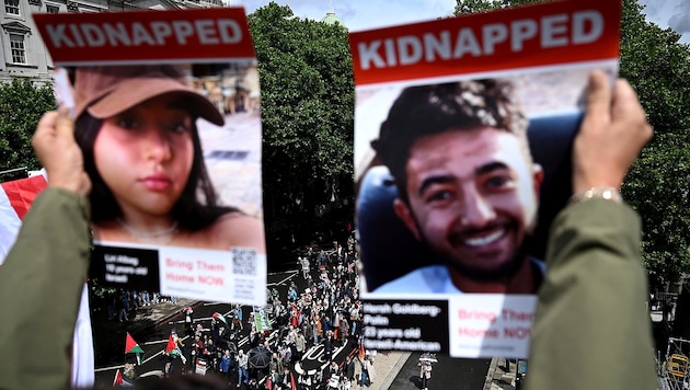 Hamas rehineleri için Londra'da miting (Bild: APA/AFP/JUSTIN TALLIS)