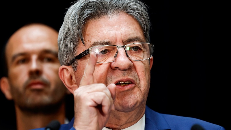 Jean-Luc Mélenchon fordert bereits den Rücktritt von Premierminister Gabriel Attal.  (Bild: APA/AFP/Sameer Al-Doumy)