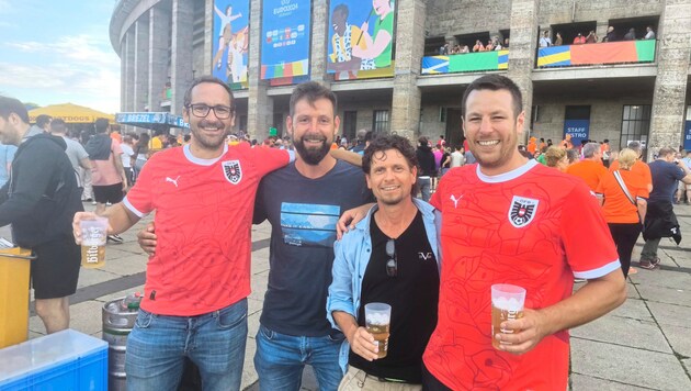 Four teachers in soccer fever: Herbert, Lukas Jürgen, Michael from Schärding (Bild: Christian Reichel)