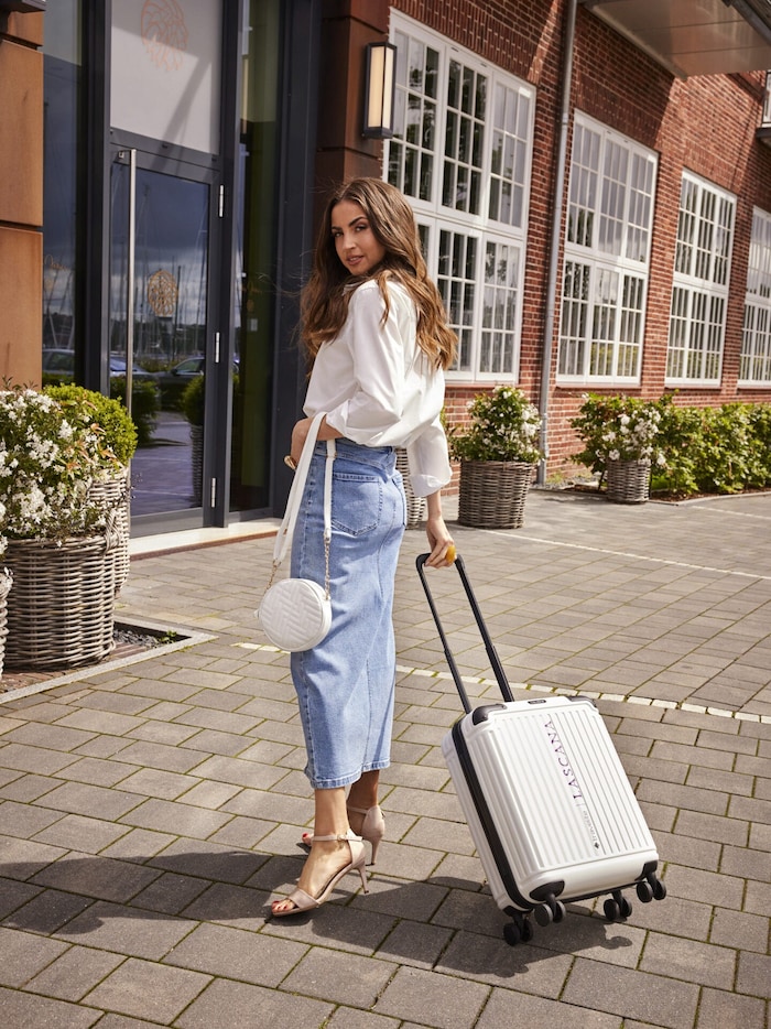 You'll also find what you need for a city trip at Lascana.