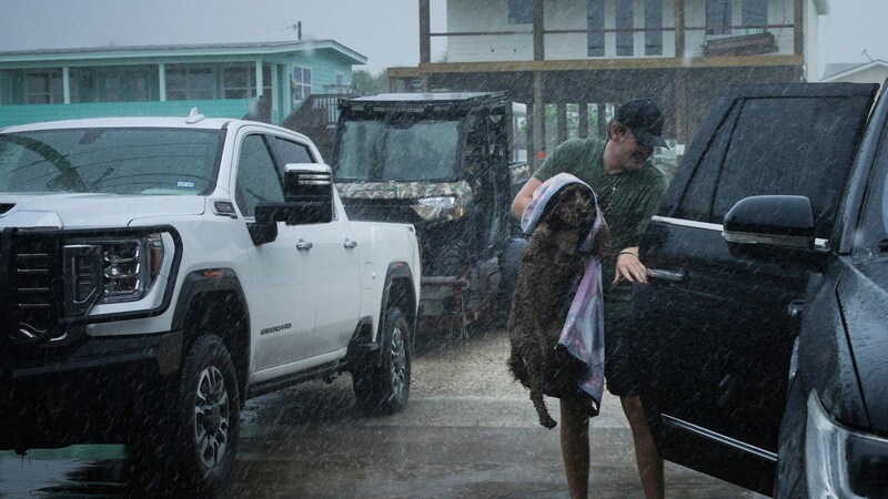 Starker Regen an der Küste Texas (Bild: AP/Houston Chronicle/Jon Shapley)