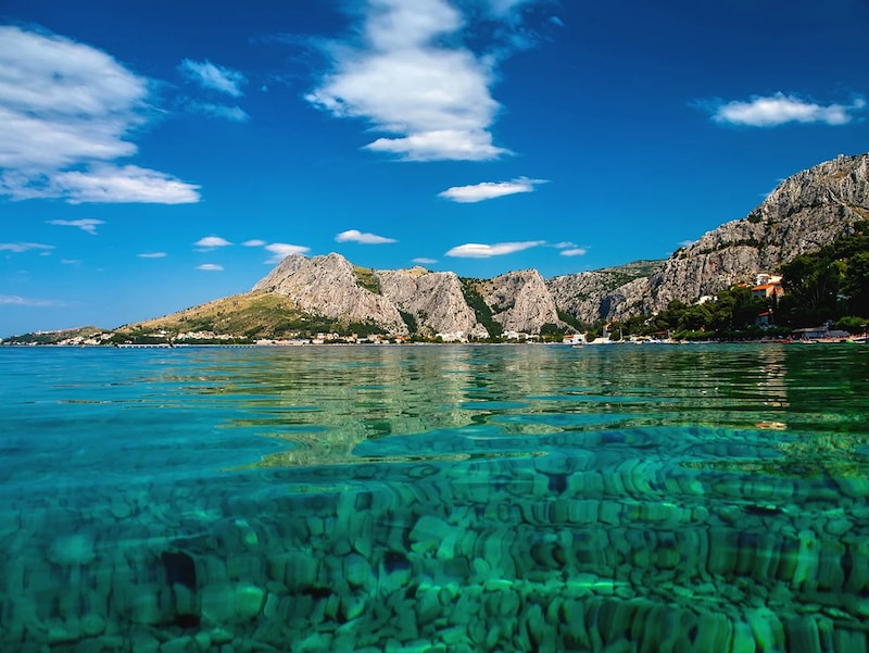 Strand und kristallklares Meer (Bild: G. Alfirević)