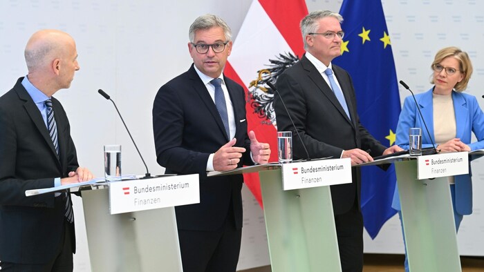 Soldan: Ekonomi Bakanı Martin Kocher, Maliye Bakanı Magnus Brunner, Mathias Cormann (OECD) ve Çevre Bakanı Leonore Gewessler Pazartesi günü düzenlenen basın toplantısında