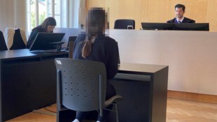Die junge Angeklagte musste quasi zu einer Entschuldigung überredet werden.