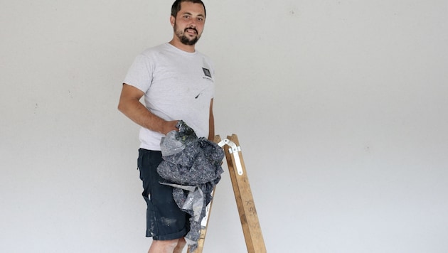 Robert Petrusic egy létra és egy tűzoltótakaró segítségével fékezte meg a lángokat. (Bild: Mader Klaus Fotografie)