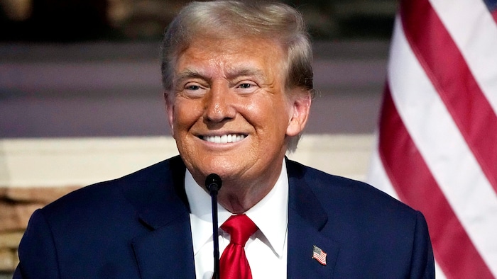 Herausforderer Donald Trump reibt sich die Hände über die Debatte um Bidens Amtsfähigkeit. 