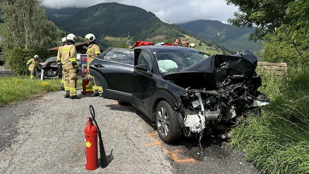 A total of five people were seriously injured in the accident in Piesendorf on Monday afternoon (Bild: FF Piesendorf)