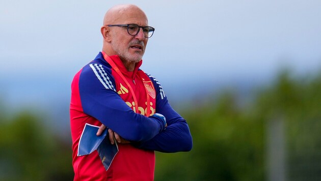 Luis de la Fuente can imagine an end to extra time. (Bild: AP ( via APA) Austria Presse Agentur/ASSOCIATED PRESS)