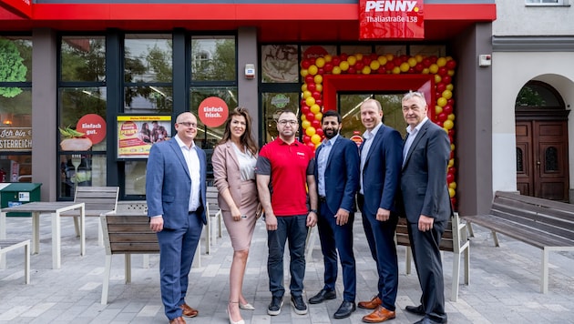 Sales Director Niko Karras, Sales Manager Sara Kotb, Store Manager Sezer Üzüm, District Manager Florian Henien, Meat Sales Manager Thomas Ruhmer, Fresh Meat Supervisor Wolfgang Stangl (from left to right) (Bild: RobertHarson)