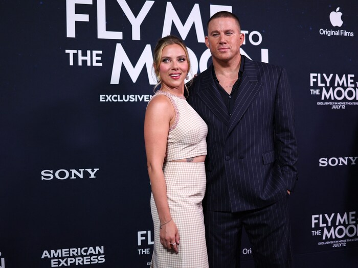 Die US-Schauspielerin Scarlett Johansson (L) und der US-Schauspieler Channing Tatum besuchen die Weltpremiere von „Fly Me to the Moon“ von Apple Original Films im AMC Lincoln Square in New York.