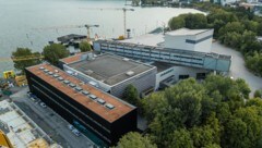 Das Festspielhaus wird derzeit generalsaniert. Das neue dreigeschossige Mehrzweckgebäude ist ...