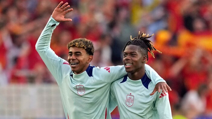 Nico Williams (r.) mit Lamine Yamal