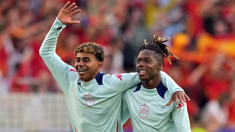 Nico Williams (r.) mit Lamine Yamal (Bild: AP)