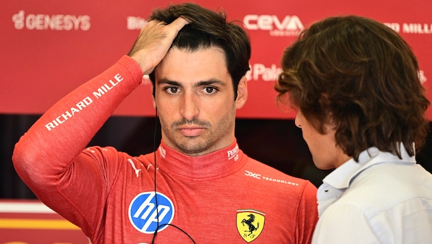 Carlos Sainz will have to look for a new cockpit. (Bild: AP ( via APA) Austria Presse Agentur/ASSOCIATED PRESS)