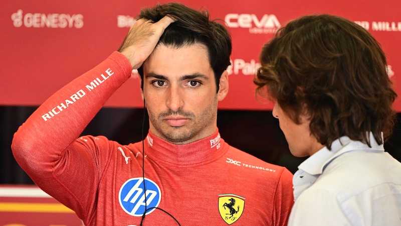 Carlos Sainz is not a fan of the rules. (Bild: AP ( via APA) Austria Presse Agentur/ASSOCIATED PRESS)