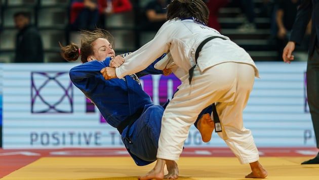 Katharina Tanzer (blau) kämpfte sich eindrucksvoll zurück und fährt zu Olympia. (Bild: GEPA pictures)