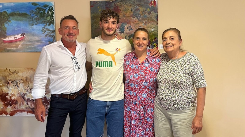 Enzo mit Papa Tino, Mama Julietta und seiner Großmutter aus Argentinien (re.). (Bild: Michael Gratzer)