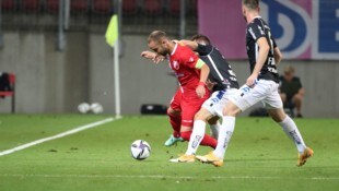 Zukic (li.) spielte in der Conference League einst in Klagenfurt gegen den LASK.