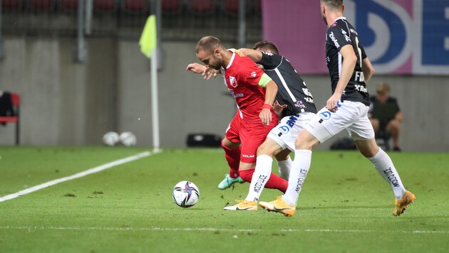 Zukic (left) once played against LASK in Klagenfurt in the Conference League. (Bild: GEPA/GEPA pictures)