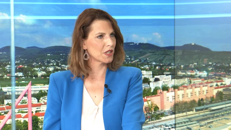 Karoline Edtstadler miniszter a krone.tv beszélgetésében (Bild: krone.tv)