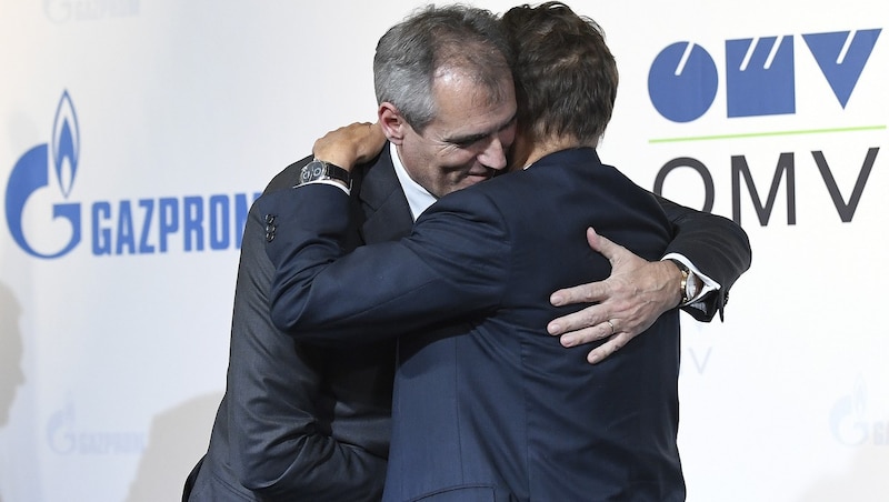 Under CEO Rainer Seele (left), OMV has thrown its weight behind Gazprom (in the person of CEO Alexey Miller) until 2040. (Bild: APA/ROBERT JAEGER)