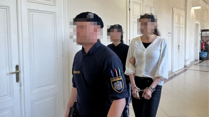 Die 55-Jährige mit der Polizei