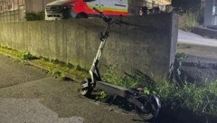 Mit diesem E-Scooter waren die drei Burschen unterwegs. (Bild: ZOOM Tirol)