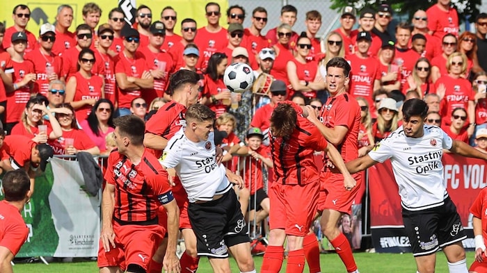 Die rote Wand der Volderer Fans