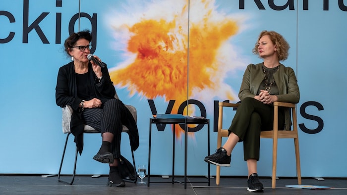 Intendantin Elisabeth Schweeger und die kaufmännische Geschäftsfrüherin Manuela Reichert (re.)
